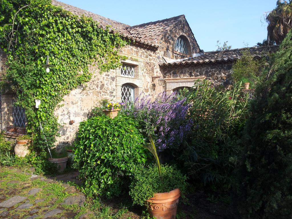 Relais De Charme - B&B Short Lets La Casa Di Francesca Sant'Agata Li Battiati Bagian luar foto